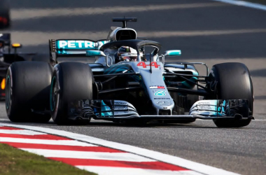 F1, Gp di Cina - Pazzo week-end, ringrazia Hamilton: "Grazie alla guida di Verstappen"