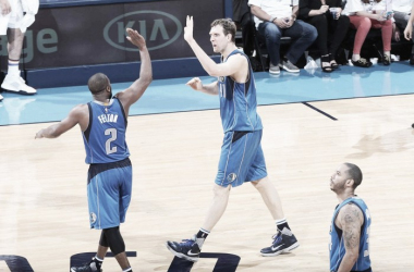Resumen NBA: los Warriors ganan sin Curry; Toronto y Dallas empatan la eliminatoria