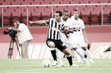 Insatisfeitos com a arbitragem, jogadores do Santos lamentam empate no San-São