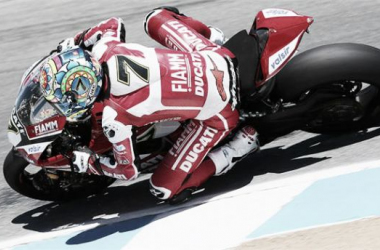 Chaz Davies domina el primer día de entrenamientos en Laguna Seca