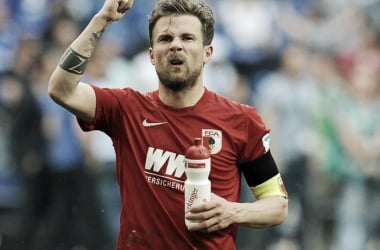 Schalke 04 1-1 FC Augsburg: Baier breaks Royal Blue hearts to ensure safety