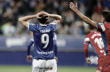 Los errores alejan al Real Oviedo del playoff