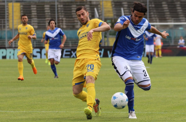 Serie B - Il Frosinone vince in extremis a Brescia: Ciano tiene viva la corsa verso la Serie A