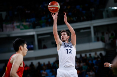 De Colo y Parker disimulan las carencias de una Francia sin brillo