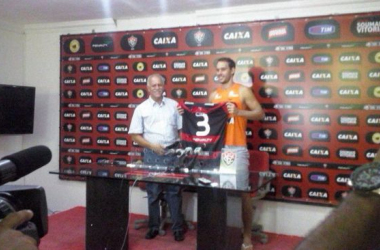 Rodrigo Defendi é apresentado oficialmente no Vitória