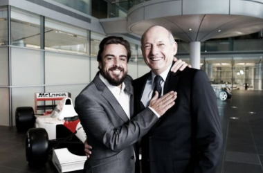 Ron Dennis: &quot;Vamos a cambiar la decoración del MP4-30 y usar distintos motores en Barcelona&quot;