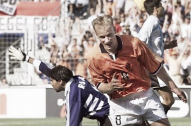 Bergkamp consumó la venganza del 78