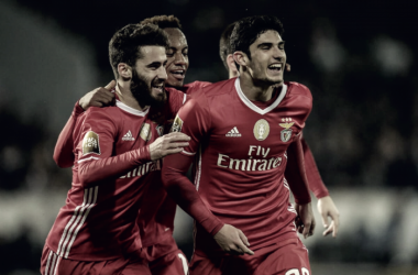 Guedes lleva al Benfica a la semifinal