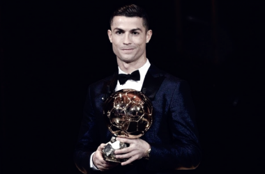 Cristiano Ronaldo levanta su 5º Balón de Oro