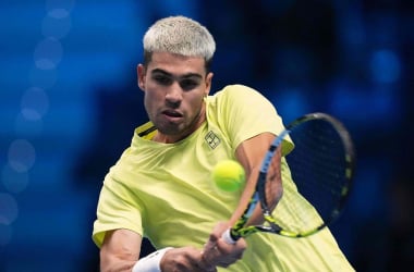 Alcaraz golpea de revés, su mejor golpe hoy. ATP