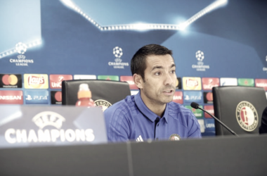 Van Bronckhorst: &quot;Podemos ganarle al City&quot;