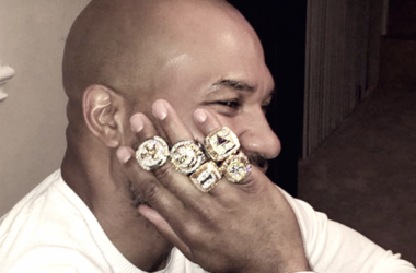 A Derek Fisher le roban sus cinco anillos de campeón con los Angeles Lakers