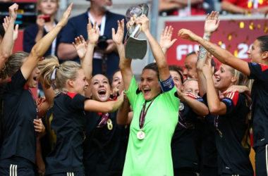 Goleira defende dois pênaltis e garante à Alemanha o sexto título seguido da Euro feminina