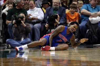 Brandon Jennings Goes Down With Serious Injury, As Milwaukee Bucks Destroy Detroit Pistons, 101-86