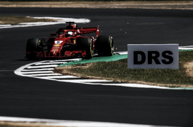 Hamilton y Vettel se reparten las sesiones libres en Silverstone