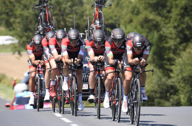 Tour de France, la BMC vince la cronosquadre: Van Avermaet maglia gialla