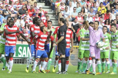 La expulsión de Diakathé lastró a un mal Granada CF