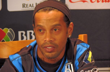 Ronaldinho ya fue presentado con Querétaro