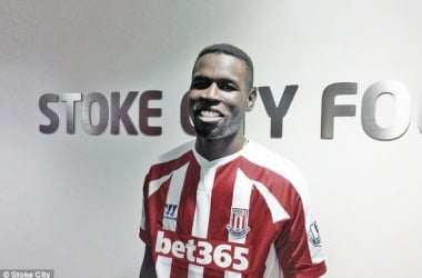 El Stoke se refuerza con Diouf y Teixeira