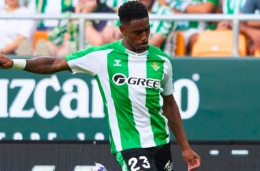 Junior Firpo con la elástica del Real Betis | Fuente: Instagram de Junior Firpo