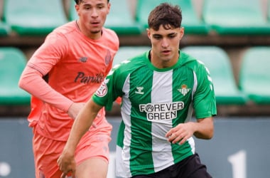 Mario Navarro en el duelo frente al Oporto | Fuente: Real Betis