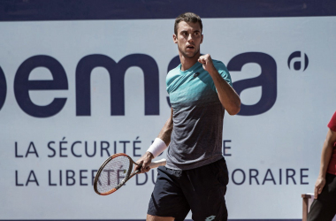 Laslo Djere surpreende Borna Coric e avança em Gstaad