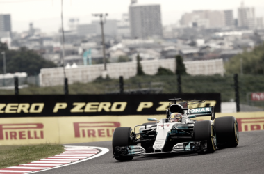 F1, Qualifiche - Hamilton spaziale, decima pole di stagione a Suzuka!