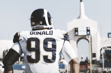 Aaron Donald busca un nuevo contrato con los Rams