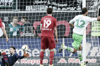 VfL Wolfsburg 1-1 Hannover 96: Lower Saxony derby ends all square