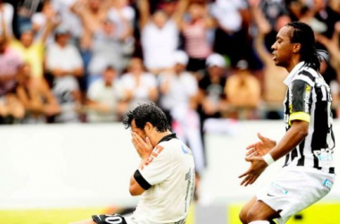 Após novo empate, Douglas vê falta de agressividade ao Corinthians