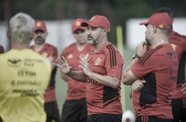 Após vitória, Vitor Pereira fala dos pontos positivos e enaltece torcida do Flamengo