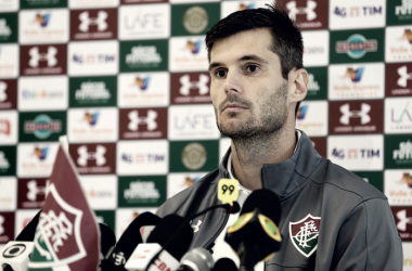Julio César evita falar de saída de Dourado ao Flamengo: "Cada um toma as suas decisões"