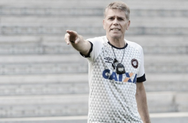 Paulo Autuori admite que time está abalado, mas acredita em reviravolta do Atlético-PR