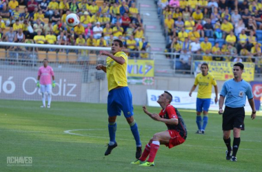 Jon Ander Garrido continuará un año más en el Cádiz