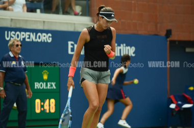 US Open: Garbiñe Muguruza cruises against tricky Zhang Shuai