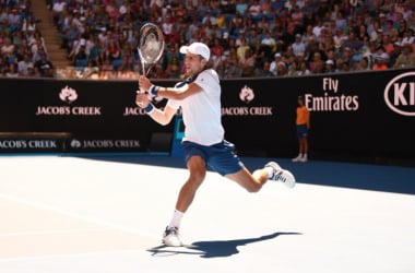 Australian Open - Djokovic passeggia, esordio soft