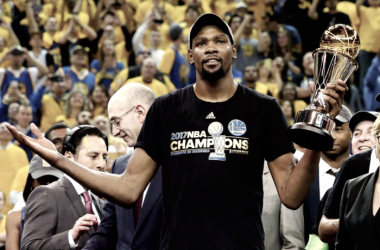 Durant se "sacrifica" por los Warriors: 53 millones por dos años
