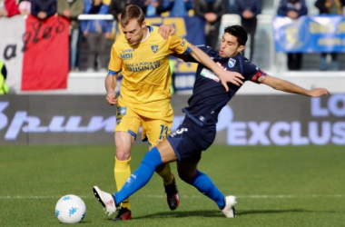 Serie B: il Frosinone agguanta la vetta, nelle zone basse sorridono Ascoli e Pro Vercelli