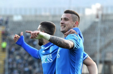 Serie B: il Frosinone perde la vetta a Bari, ne approfitta l'Empoli. Sorridono Entella e Pescara