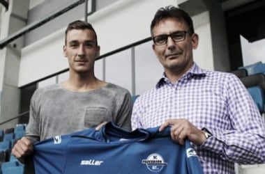 Paderborn seal Wydra signing