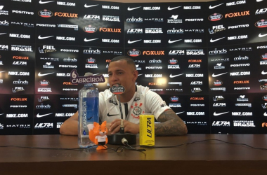 Lateral Sidcley é apresentado como novo reforço do Corinthians para 2018