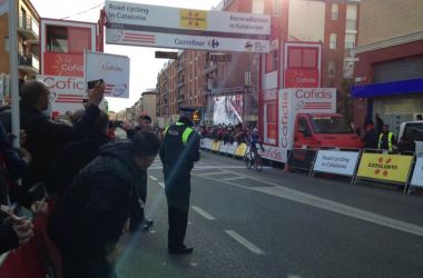Volta a Catalunya, il giovane Hodeg vince in volata la prima tappa