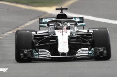 Mercedes y Hamilton consiguen la primera pole del año