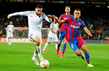 La mejoría del Granada CF no sirve para llevarse la victoria del Camp Nou