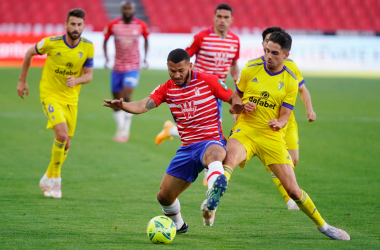 El Granada CF se estrella ante un rocoso Cádiz