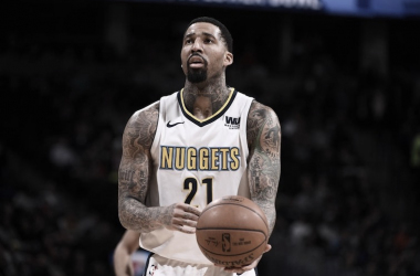 Wilson Chandler, fuera, BLM en los dorsales, dentro