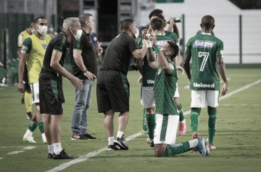Atacantes marcam, Goiás bate Confiança e volta a vencer após dois meses