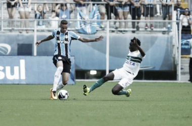 Grêmio passa trabalho, mas vence Coritiba e assume liderança do grupo na Copa Sul-Minas-Rio