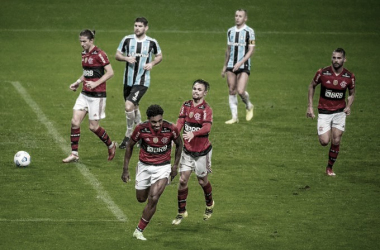 Com um a menos, Flamengo atropela Grêmio e encaminha vaga às semis da Copa do Brasil