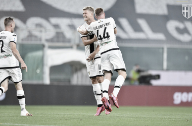 Com hat-trick de Cornelius, Parma goleia Genoa e mantém rival ameaçado de rebaixamento